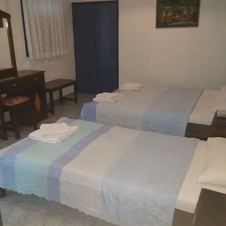 Roula Studios&apartments 2*