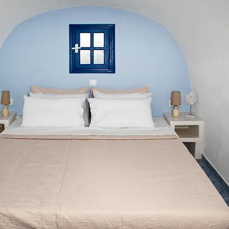 Roula Studios&apartments Perissa (Santorini)